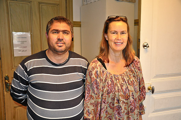 Al Youssef Yahia tillsammans med Maria Lindgren, flyktingoch integrationssamordnare i Kinda kommun.
