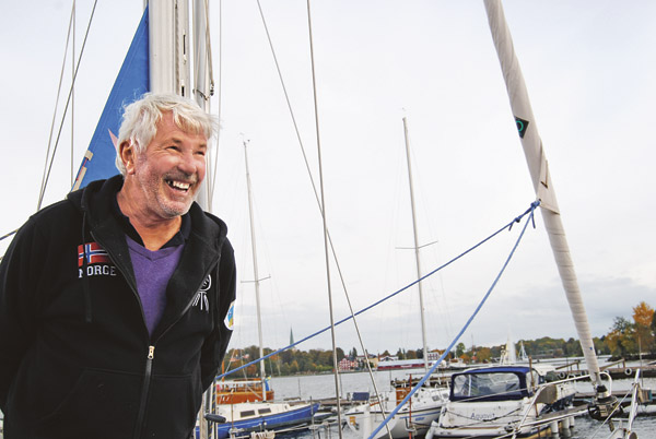 Vid Motala båtvarv träffar vi Mjölbybon Sven-Erik Andersson som är där för service och reparation av sin långfärdsbåt Nikoline.