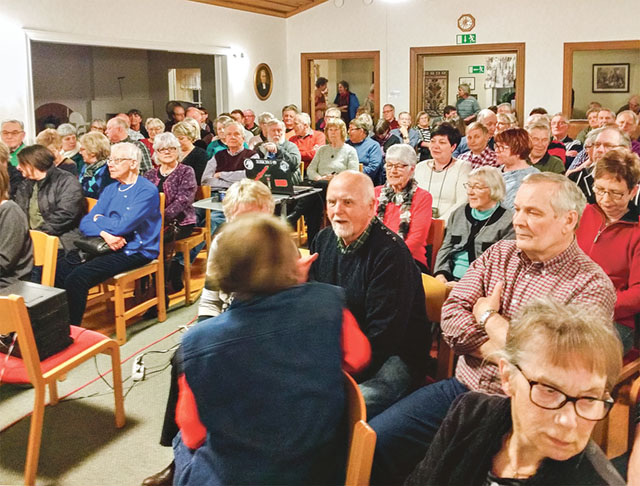 100 intresserade fyllde församlingshemmet i Asby när det vankades film och berättelser om luffaroriginalet Hönsa-Lotta.