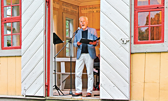 Bengt-Ola Morgny bjöd på skönsång från Lusthuset i Fyllingarum.