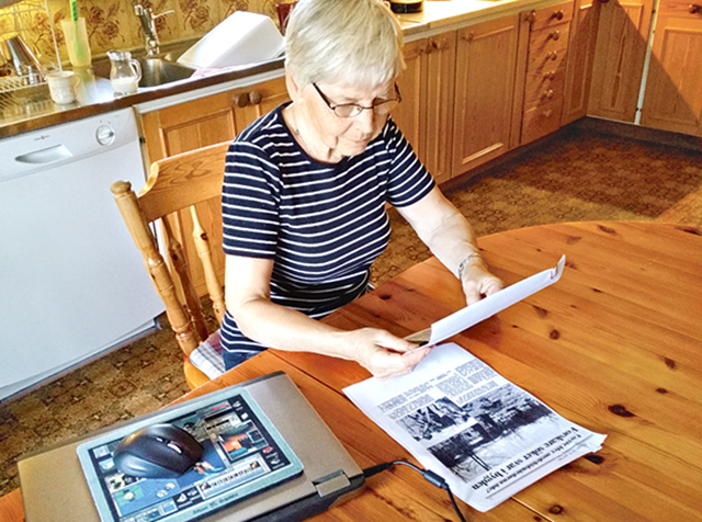 Marianne Skillermark har sparat och studerat de tidningsartiklar som publicerades i början av 1990-talet om utgrävningen vid Hemvidakulla.